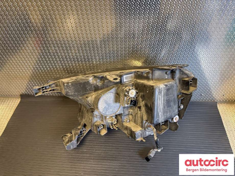 Frontlykt høyre halogen til Ford Ranger / Ranger Raptor 2015-2022  (FORD|2416127|JB3B-13E014-BA|)