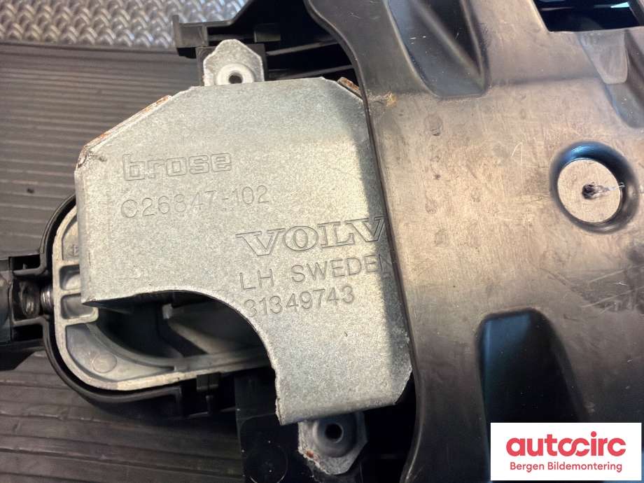 Dørhåndtak utv venstre foran til Volvo V90 / V90 CC / S90 2016-->>  (VOLVO|40013440|31378251|31349743)