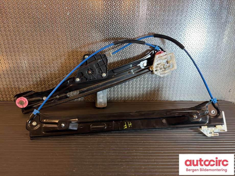 Ruteheis høyre foran til BMW 3-Serie 2012-2018 (F30/F31/F34) (F30/F31/F34) (BMW|51 33 7 281 886|67 62 7 406 634|)