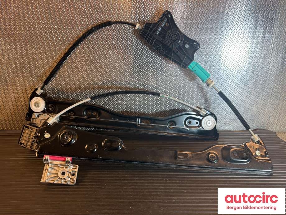 Ruteheis til Tesla Model Y 2021-2024 (Type I)  (TESLA|1526801-00-D|)