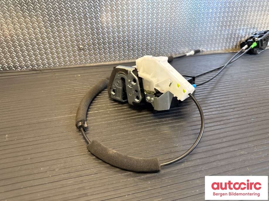 Låsekasse høyre bak til Toyota C-HR 2016-->>  (TOYOTA|69050F4010|69205F4010C1|)