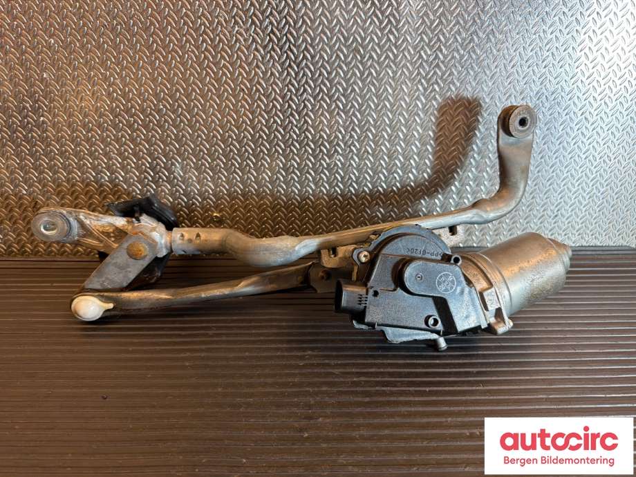 Viskermotor frontrute til Toyota Yaris 2012-2014 (Type III, Fase 1) (TOYOTA|851100D191|)