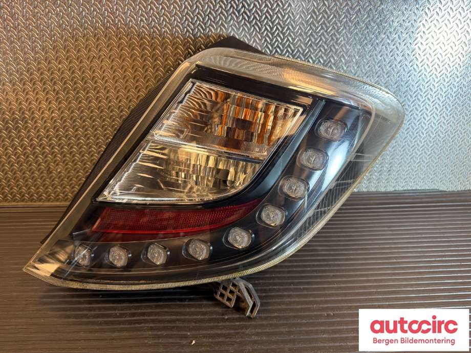 Baklykt høyre til Toyota Yaris 2012-2014 (Type III, Fase 1) (TOYOTA|815510D390|)