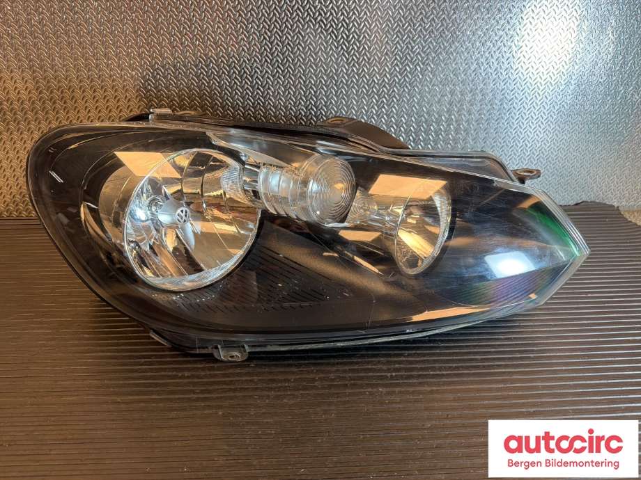 Frontlykt høyre halogen til VW Golf VI 2008-2012 (VOLKSWAGEN|5K1 941 006 L|5K1 941 006 S|5K1 941 006 Q)