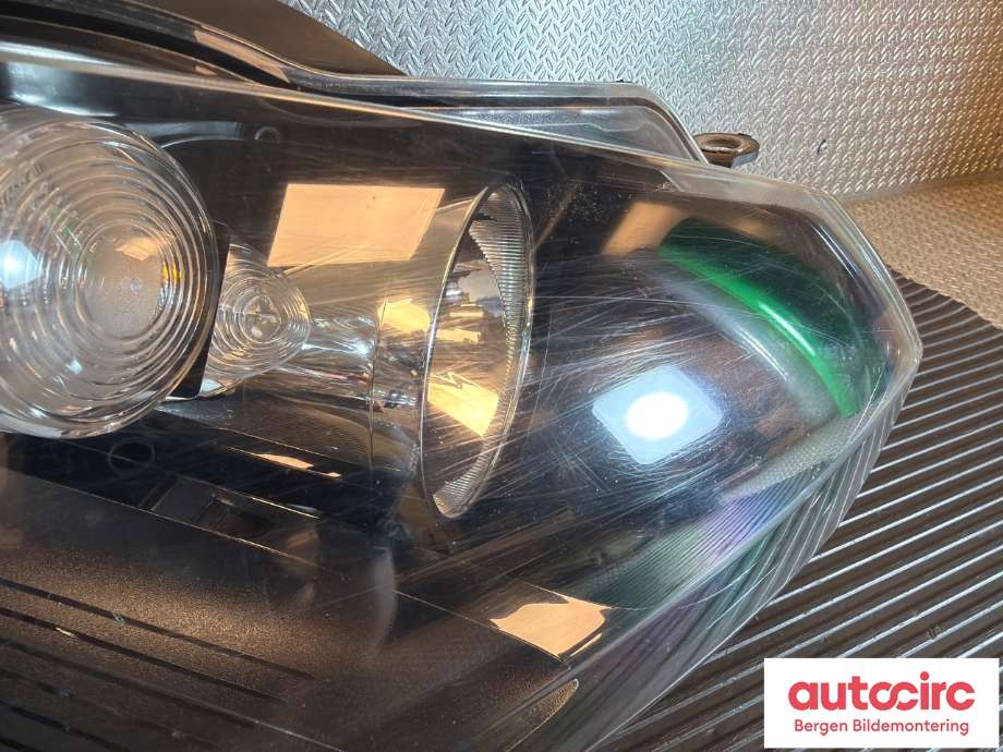 Frontlykt høyre halogen til VW Golf VI 2008-2012 (VOLKSWAGEN|5K1 941 006 L|5K1 941 006 S|5K1 941 006 Q)