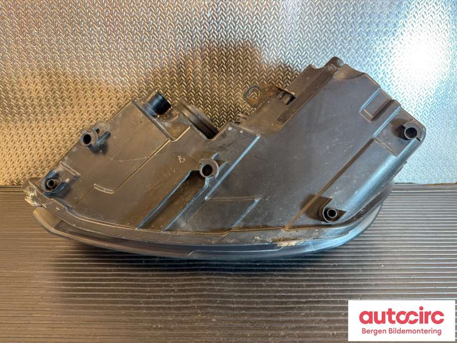 Frontlykt høyre halogen til VW Golf VI 2008-2012 (VOLKSWAGEN|5K1 941 006 L|5K1 941 006 S|5K1 941 006 Q)