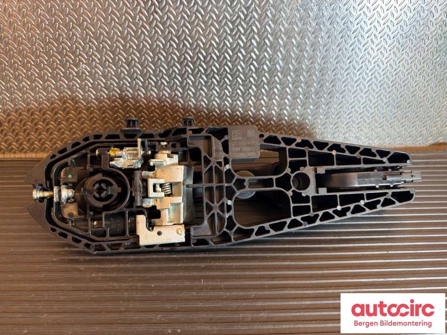Dørhåndtak utv høyre foran til Ford Mondeo 2014-2019 (Type V, Fase 1) (FORD|2201352|KR3B-6322464-BB|DS73-F22464-BF)
