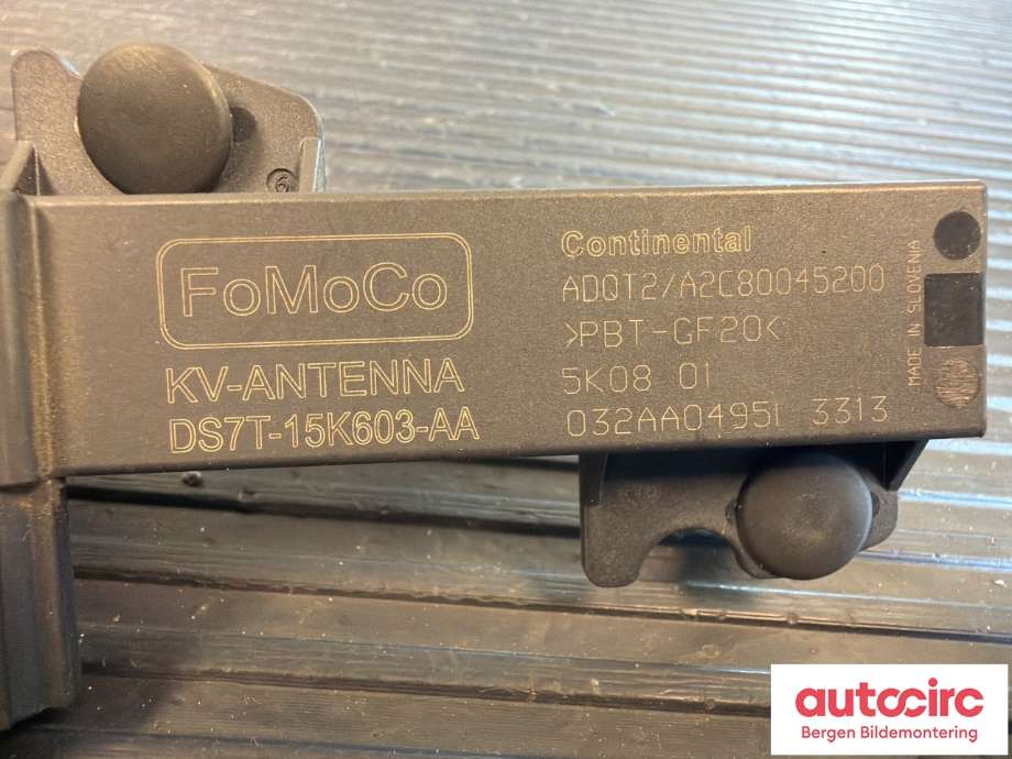 Antenne forsterker til Ford Mondeo 2014-2019 (Type V, Fase 1)  (FORD|5195566||DS7T-15K603-AA)