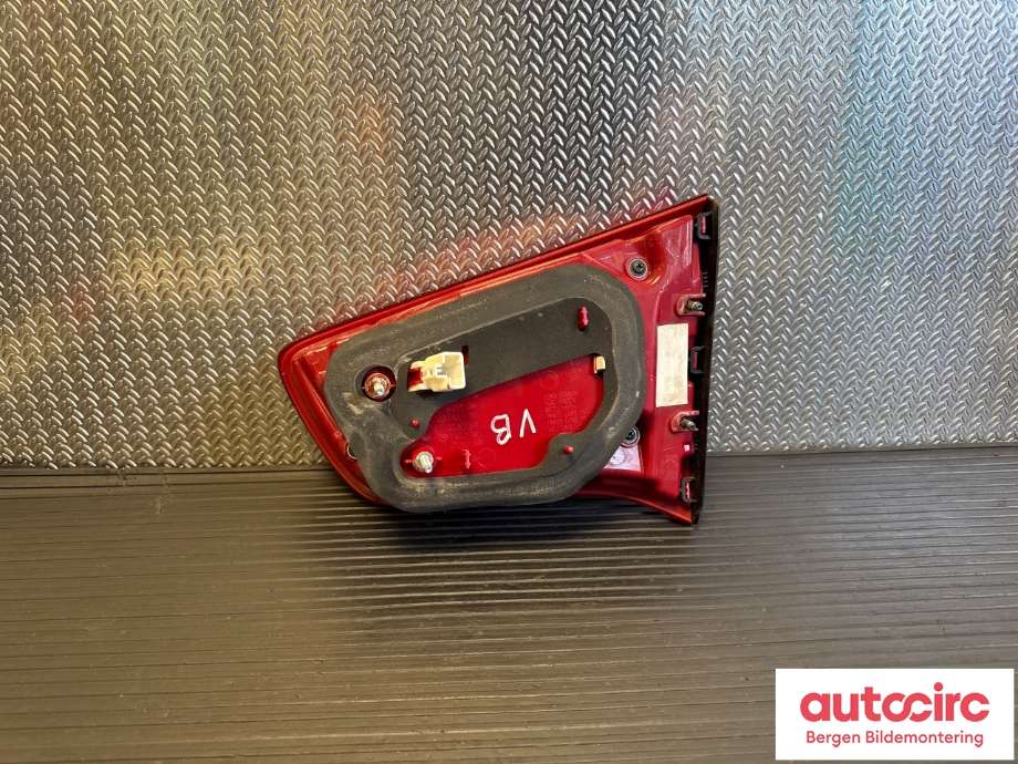 Baklykt venstre indre til Kia Sportage 2010-2016 (Type III)  (KIA|92405 3W610|)