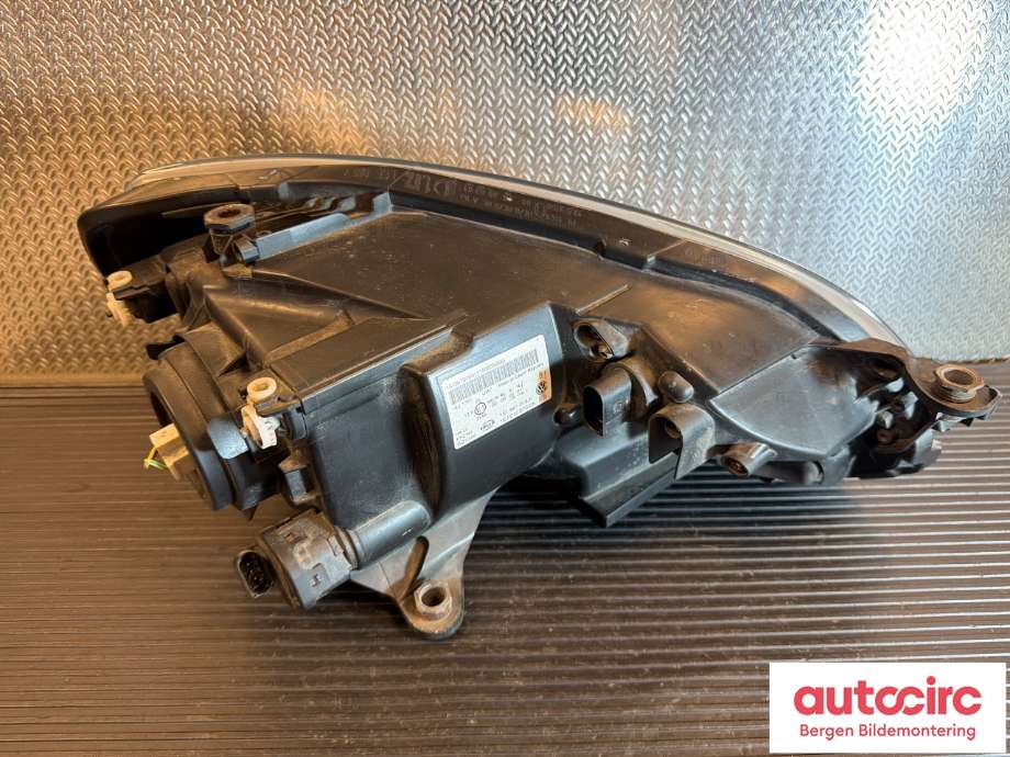 Frontlykt venstre halogen til VW Up 2012-2019 (VOLKSWAGEN|1S1 941 015 N|)