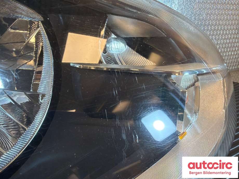 Frontlykt høyre halogen til VW Up 2012-2019  (VOLKSWAGEN|1S1 941 016 N|)