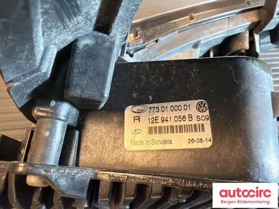 Tåkelykt høyre foran til VW E-Up 2013-2019 (VOLKSWAGEN|12E 941 056 B|)