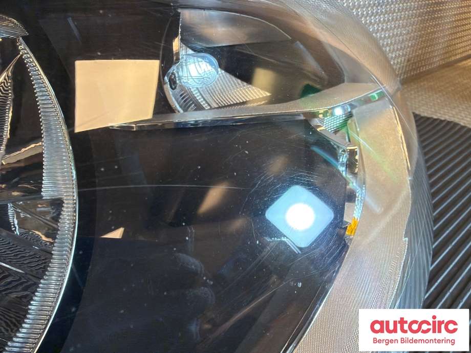 Frontlykt høyre halogen til VW E-Up 2013-2019  (VOLKSWAGEN|1S1 941 016 N|)