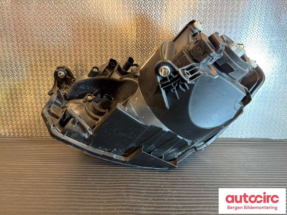 Frontlykt høyre halogen til VW E-Up 2013-2019  (VOLKSWAGEN|1S1 941 016 N|)