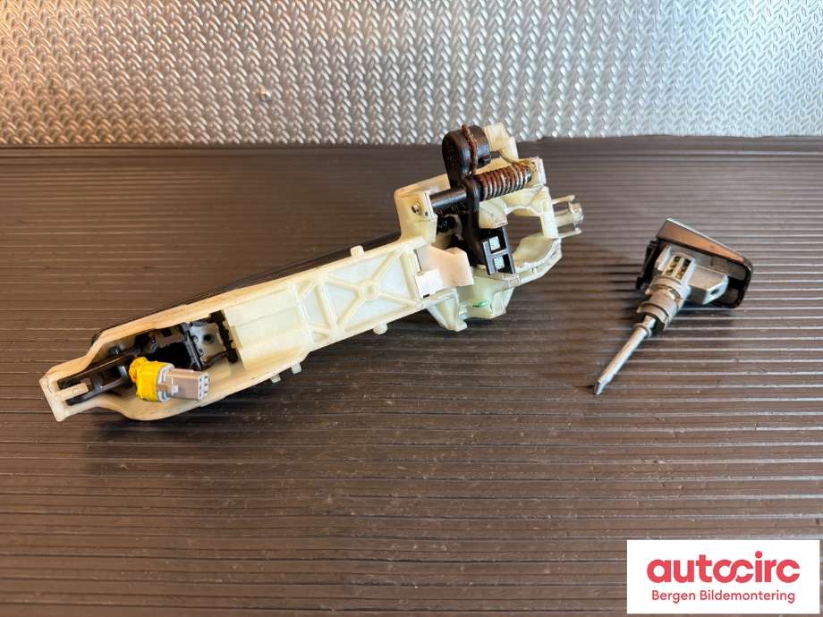 Dørhåndtak utv venstre foran til Kia Soul 2014-2019 (Type II)  (KIA|82651B27109H|82655B2700|)