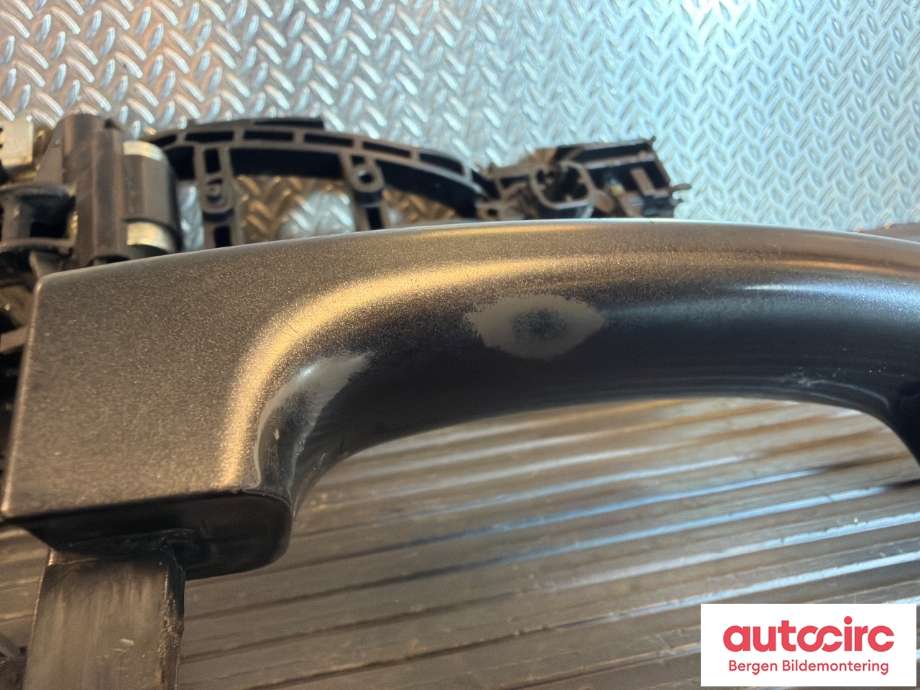 Dørhåndtak utv venstre bak til Ford Ranger / Ranger Raptor 2015-2022 (FORD|2004950|JB3B-26685-AG|EB3B-4122400-ABXWAA)