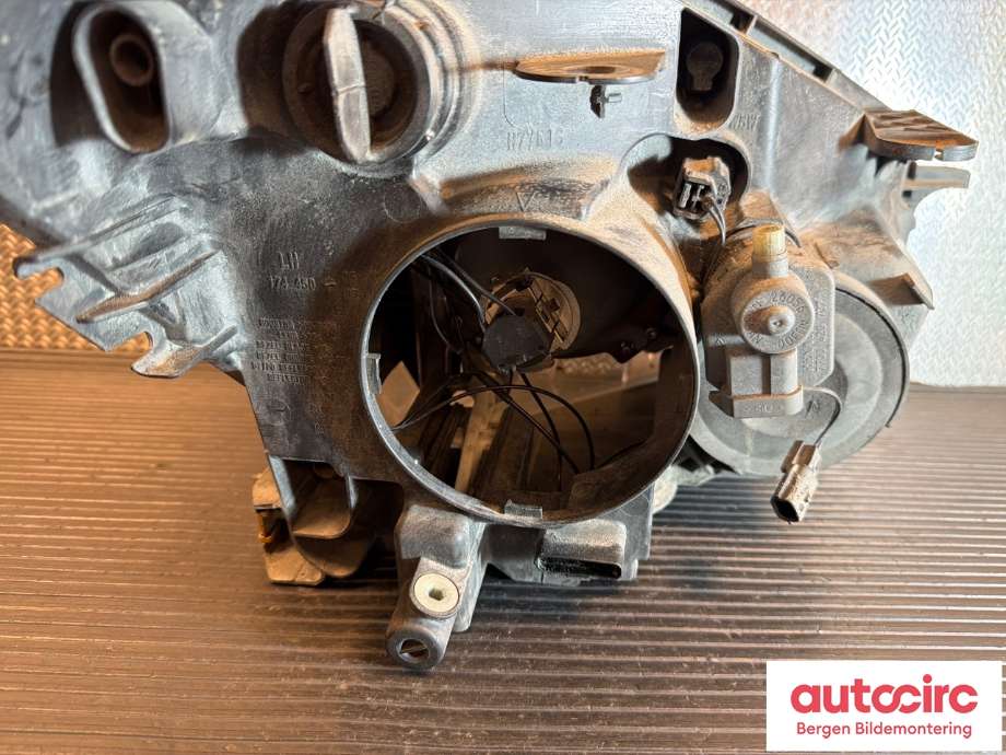 Frontlykt venstre halogen til Nissan Qashqai 2010-2014 (Type I, Fase 2) (NISSAN|26060BR00B|)