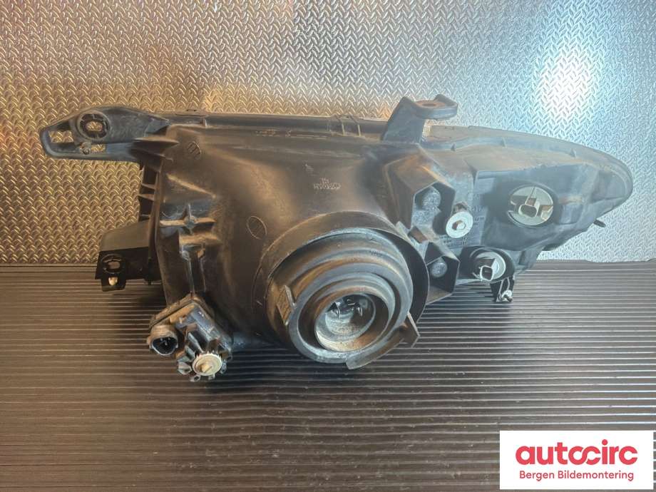 Frontlykt høyre halogen til Mitsubishi Pajero 2000-2006 (Type III)  (MITSUBISHI|MN133752|)