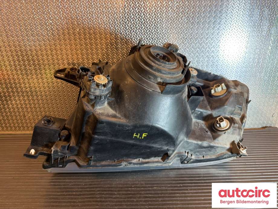 Frontlykt høyre halogen til Mitsubishi Pajero 2000-2006 (Type III)  (MITSUBISHI|MN133752|)