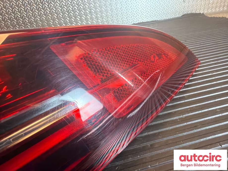 Baklykt høyre til Jaguar I-PACE 2018-->> (JAGUAR|T4K1822|J9D313404CC|J9D313404CB)