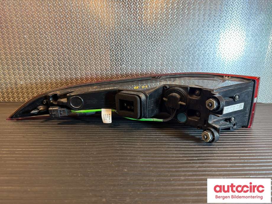 Baklykt høyre til Jaguar I-PACE 2018-->> (JAGUAR|T4K1822|J9D313404CC|J9D313404CB)