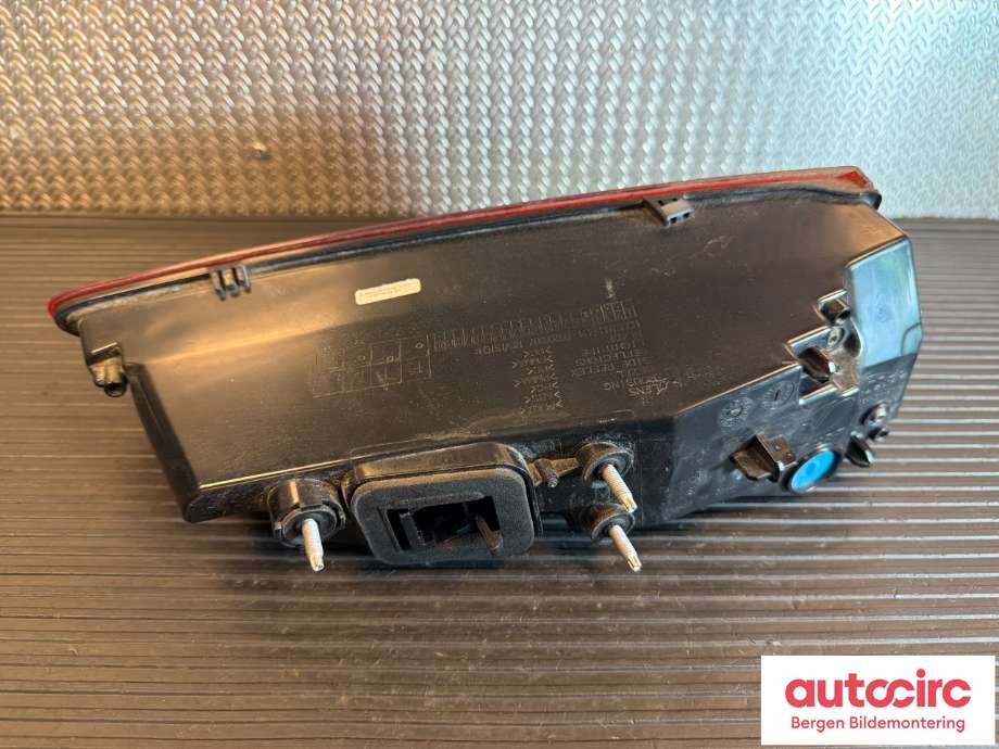 Baklykt venstre indre til Jaguar I-PACE 2018-->>  (JAGUAR|T4K1834|453123486|J9D313A421CB)