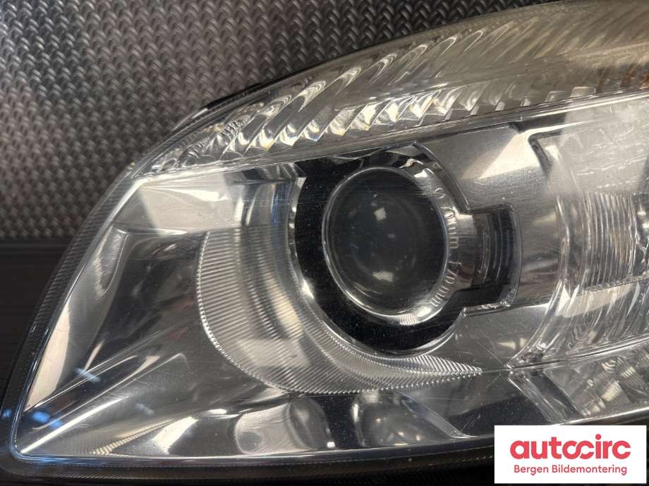 Frontlykt venstre halogen til Škoda Roomster 2006-2010 (Fase 1)  (SKODA|5J1 941 017 B|)