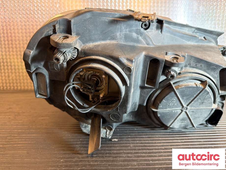 Frontlykt venstre halogen til VW Polo 2005-2009 (Type IV, Fase 2)  (VOLKSWAGEN|6Q1 941 007 AT|)