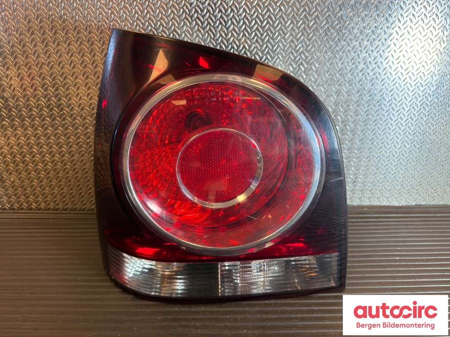 Baklykt venstre til VW Polo 2005-2009 (Type IV, Fase 2) (VOLKSWAGEN|6Q6 945 095 AB|)