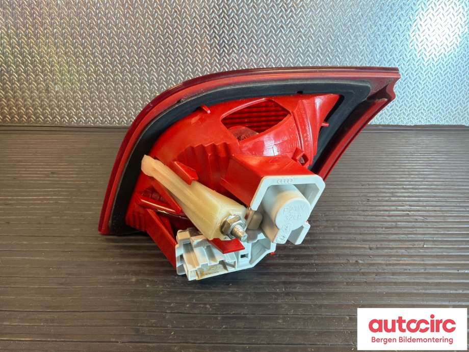 Baklykt venstre indre til Audi A3 2003-2008 (Type II, Fase 1)  (AUDI|8P4 945 093 B|)