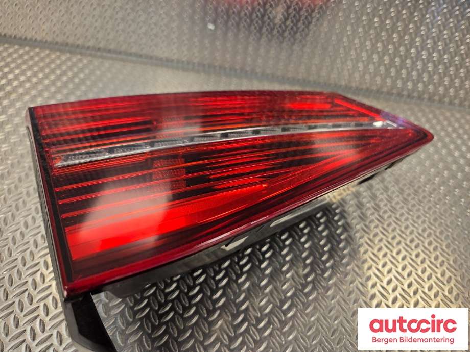 Baklykt venstre indre til VW Passat 2015-2019 (Fase 1) (B8) (B8) (VOLKSWAGEN|3G9 945 307 D|)