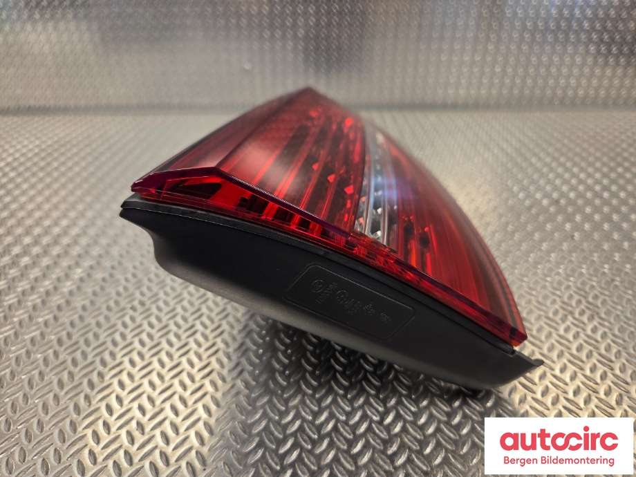 Baklykt venstre indre til VW Passat 2015-2019 (Fase 1) (B8) (B8) (VOLKSWAGEN|3G9 945 307 D|)