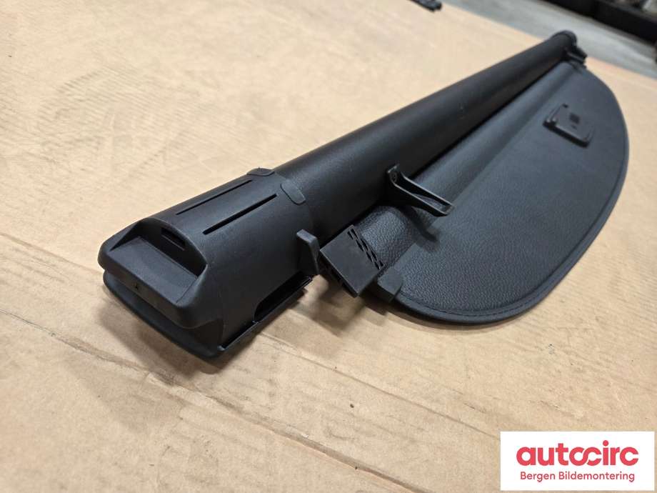 Bagasjerom rollon til VW Passat 2015-2019 (Fase 1) (B8) (B8) (VOLKSWAGEN|3G9 867 871 A|)
