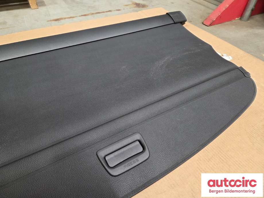 Bagasjerom rollon til VW Passat 2015-2019 (Fase 1) (B8) (B8) (VOLKSWAGEN|3G9 867 871 A|)