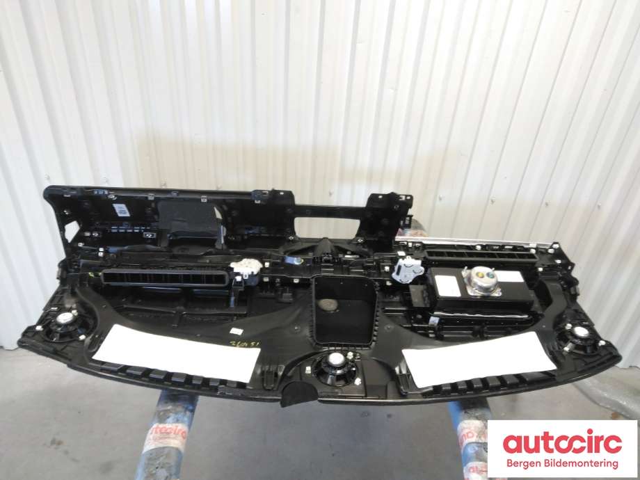 Dashbord til Tesla Model Y 2021-2024 (Type I)  (TESLA|1641542-00-B|)