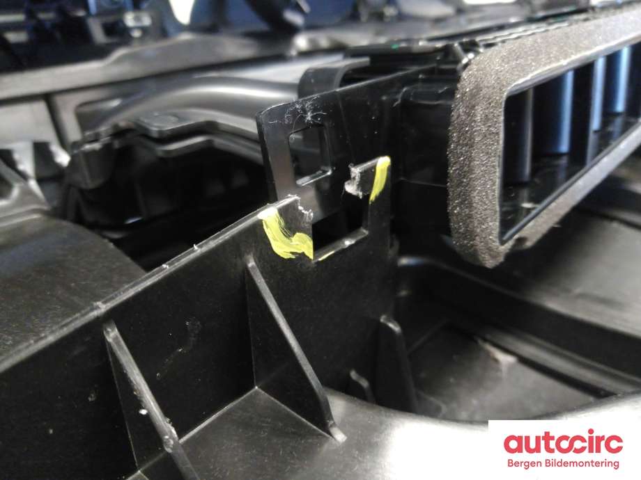 Dashbord til Tesla Model Y 2021-2024 (Type I)  (TESLA|1641542-00-B|)