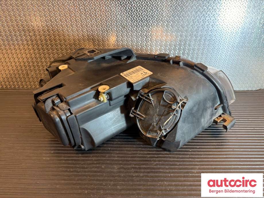 Frontlykt venstre halogen til Audi A3 2003-2008 (Type II, Fase 1)  (AUDI|8P0 941 003 K|)