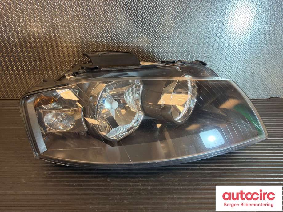 Frontlykt høyre halogen til Audi A3, 2003-2008 (Type II, Fase 1) (AUDI|8P0 941 004 K)
