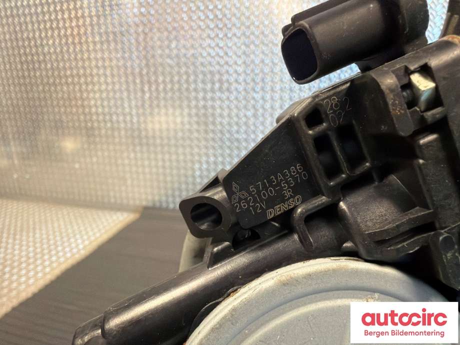 Ruteheis høyre foran til Mitsubishi Outlander 2012-2015 (Type III, Fase 1)  (MITSUBISHI|5713A386|5713A344|)