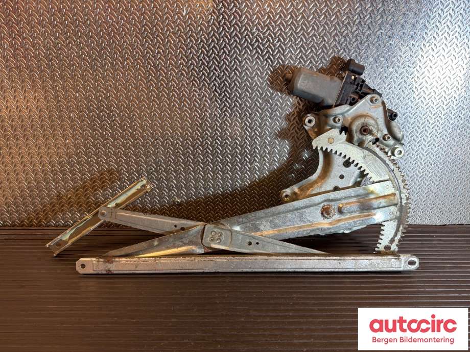 Ruteheis høyre foran til Mitsubishi Outlander 2012-2015 (Type III, Fase 1)  (MITSUBISHI|5713A386|5713A344|)