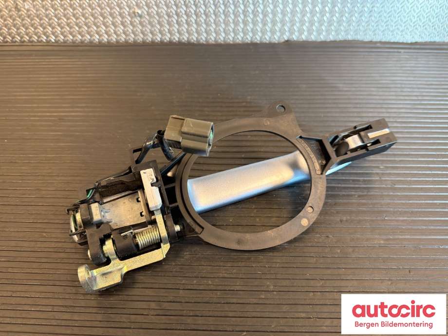 Dørhåndtak utv høyre foran til Mitsubishi Outlander 2012-2015 (Type III, Fase 1)  (MITSUBISHI|5716A014HT|80610W020P|)
