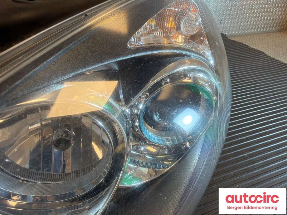 Frontlykt venstre halogen til Hyundai i30 2007-2012 (Type I)  (HYUNDAI|921012R000|)