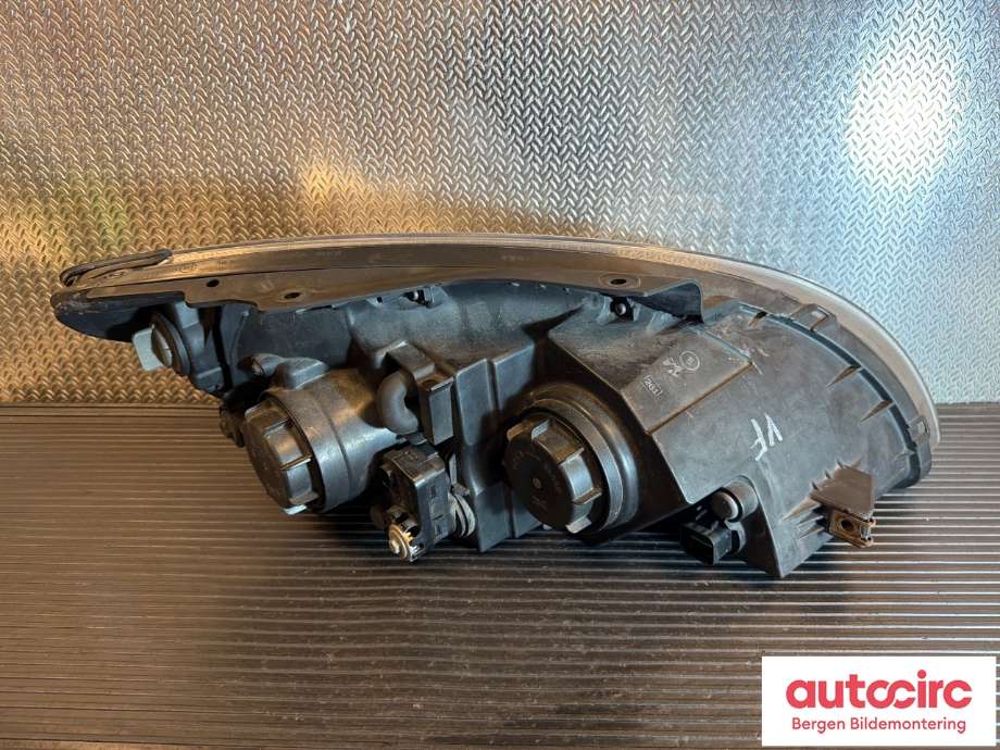 Frontlykt venstre halogen til Hyundai i30 2007-2012 (Type I)  (HYUNDAI|921012R000|)