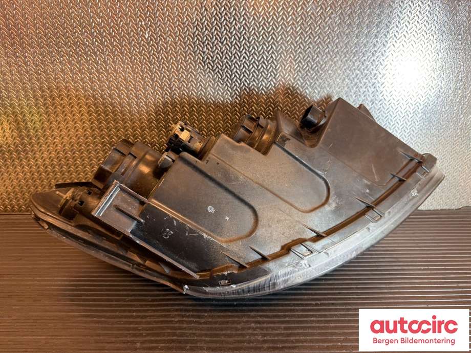 Frontlykt venstre halogen til Hyundai i30 2007-2012 (Type I)  (HYUNDAI|921012R000|)