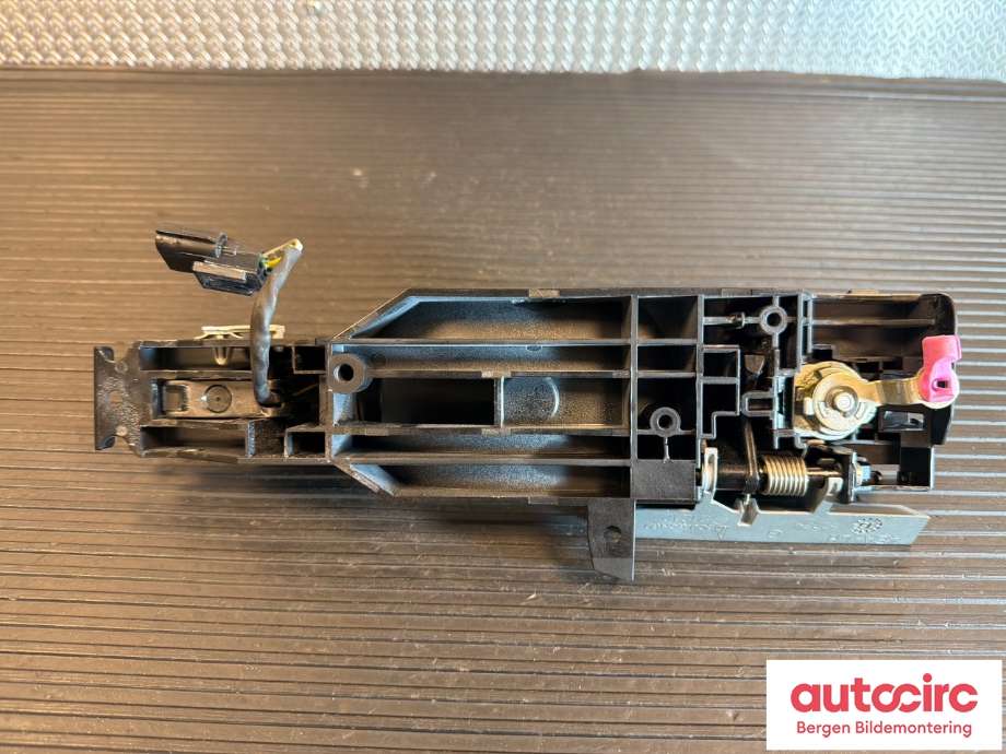 Dørhåndtak utv venstre foran til Nissan Qashqai 2014-2021 (Type II) (NISSAN|806404EA7A|806114EA0A|)