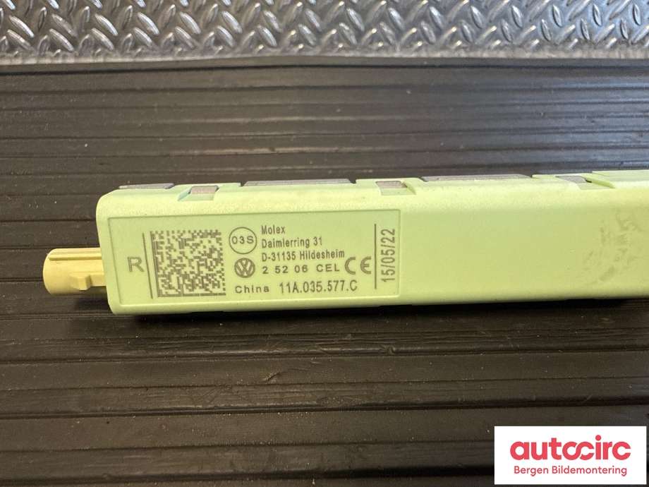 Antenne forsterker til VW ID.4 2020-->>  (VOLKSWAGEN|5N0 035 570|)
