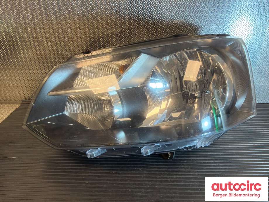 Frontlykt venstre halogen til VW Transporter / Caravelle, 2009-2015 (Fase 2) (T5) (T5) (VOLKSWAGEN|7E1 941 015 D)