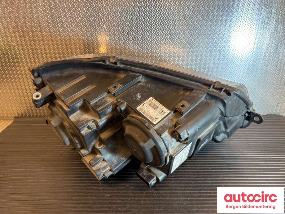 Frontlykt venstre halogen til VW Transporter / Caravelle 2009-2015 (Fase 2) (T5) (T5) (VOLKSWAGEN|7E1 941 015 D|7E1 941 015 T|)
