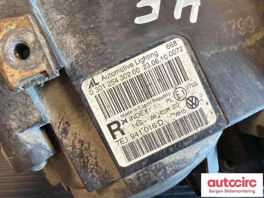 Frontlykt høyre halogen til VW Transporter / Caravelle 2009-2015 (Fase 2) (T5) (T5) (VOLKSWAGEN|7E1 941 016 D|7E1 941 016 T|)