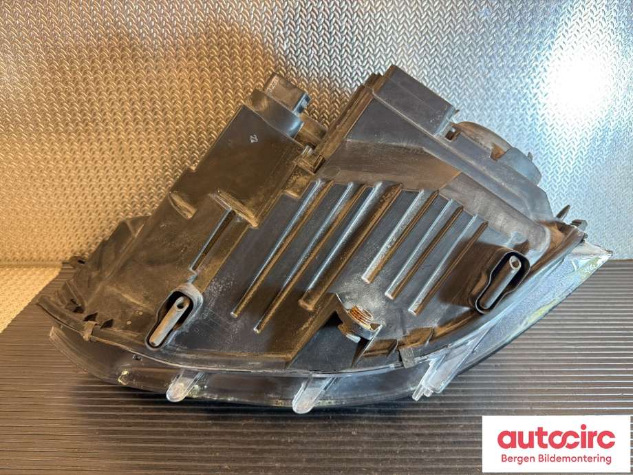 Frontlykt høyre halogen til VW Transporter / Caravelle 2009-2015 (Fase 2) (T5) (T5) (VOLKSWAGEN|7E1 941 016 D|7E1 941 016 T|)